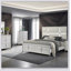 Commode blanche à 5 tiroirs Gwendolyn Pearl, élégante et fonctionnelle avec beaucoup de rangement pour les chambres modernes.