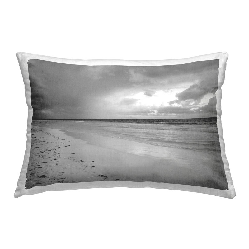 Coussin décoratif de plage avec empreintes de pas de Jairo Rodriguez