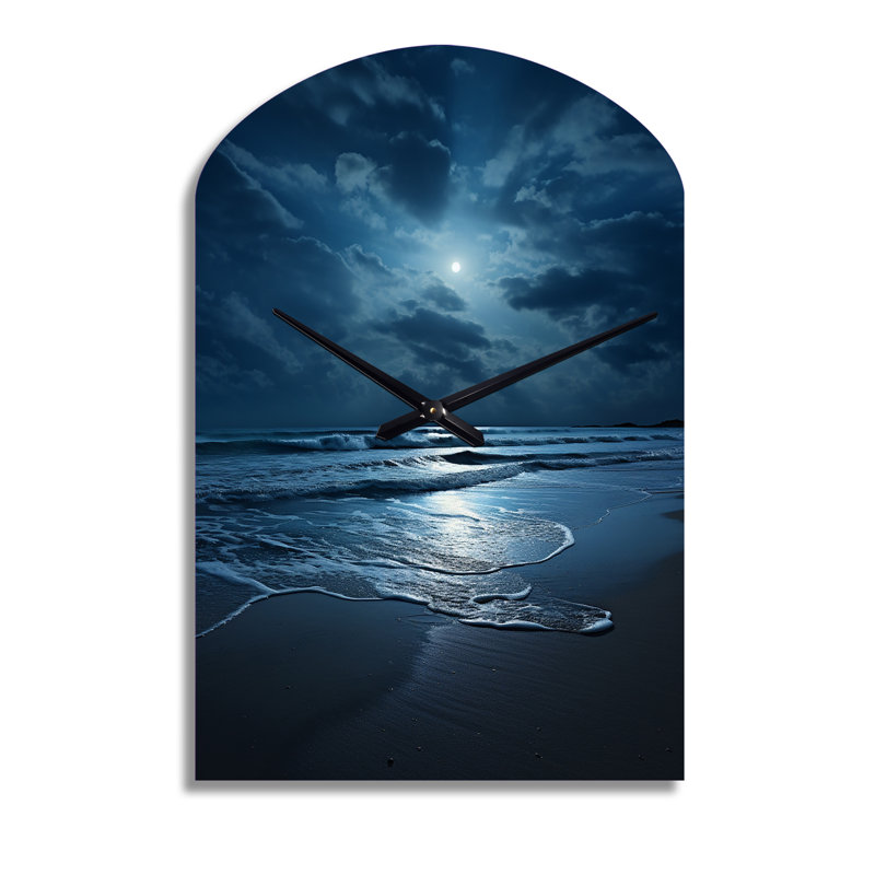 Beach Photo Serene Moonlight I - Grande horloge murale bleue en forme d'arche - forme unique, Moyenne