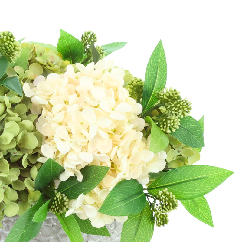 Arrangement assorti d'hortensias et de sédums