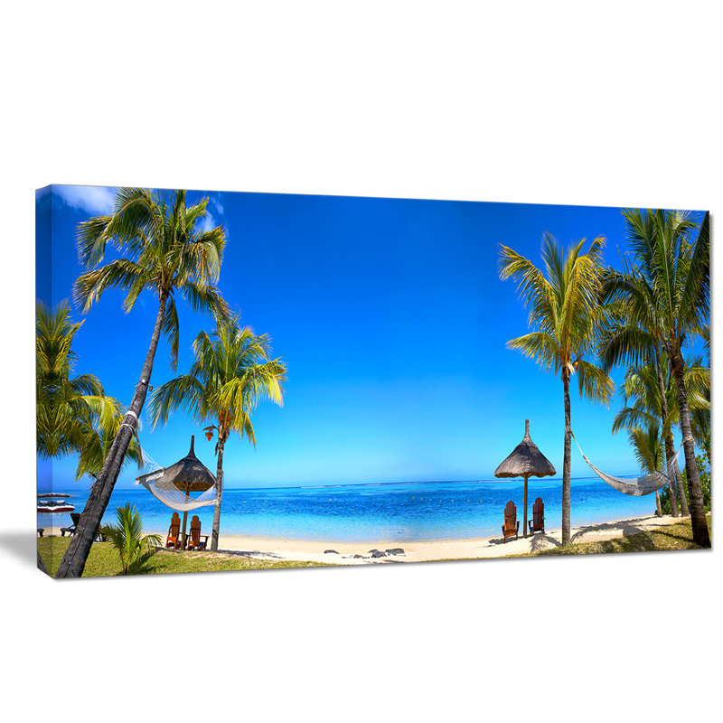 «Maurice Beach with Chairs», reproduction de photo sur toile tendue, H 20 po x l 40 po x P 1po