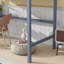 Lit mezzanine simple haut en gris, avec bureau et garde-corps, fabriqué en bois d'hévéa pour une chambre à coucher élégante Le garde-corps offre un espace fonctionnel confortable
