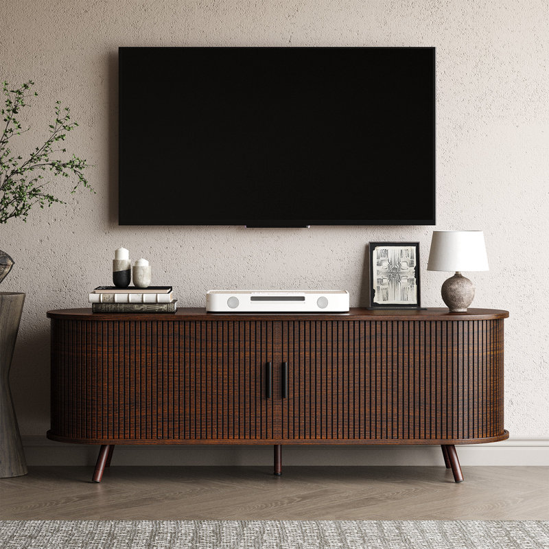 Meuble télé 55 po en bois moderne avec rangement, tablettes et prise de courant pour téléviseurs, Noyer