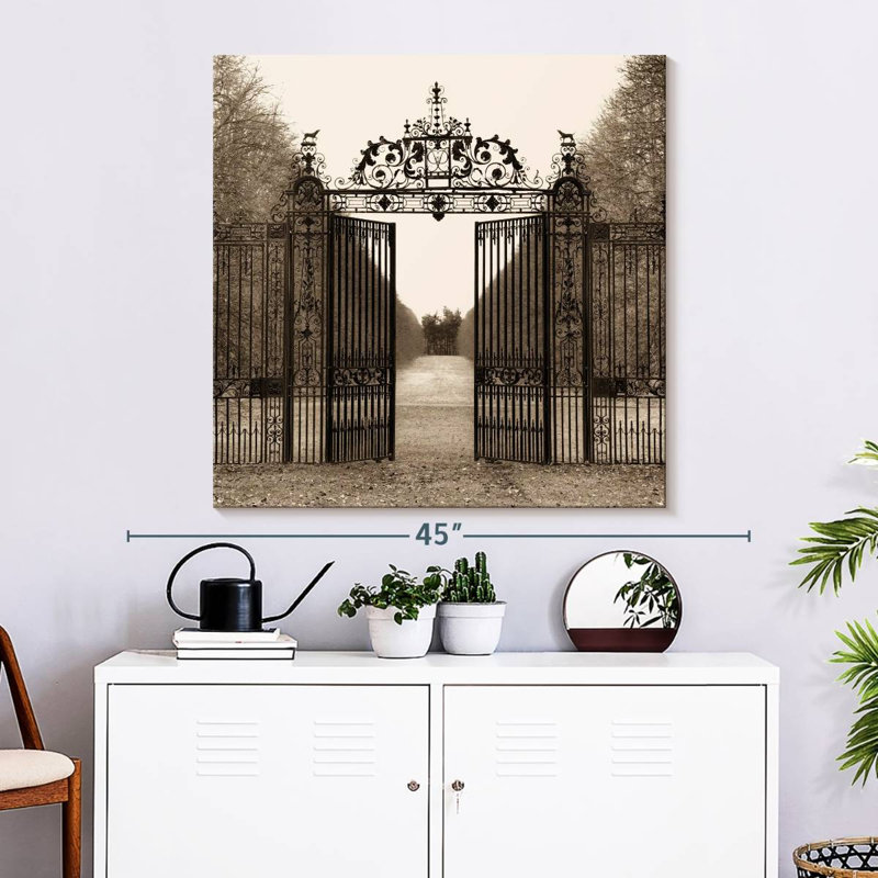 Lilie Hampton Gate, 33" H x 33" W