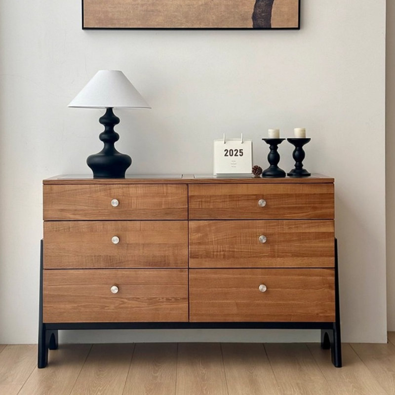Commode rétro et simple