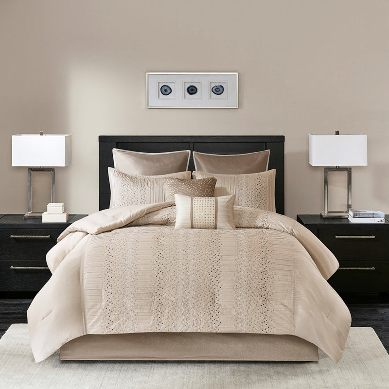 Édredon 8 pièces pour très grand lit - brodé de fausse soie, aspect de literie 8 pièces
