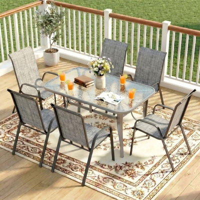Ensemble de salle à manger de patio pour 6 personnes, table et chaises d'extérieur avec trou de parasol 1,69 po, ensemble de meubles de patio toutes saisons, table de 30 po x 55 po et chaise empilable en polyester enduit de PVC, pour pelouse, terrasse (parasol non inclus) Chaises grises)