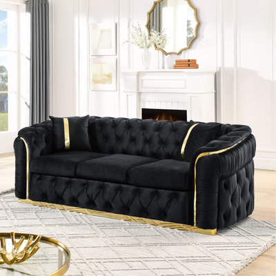 Canapé 3 places en velours capitonné de 90,6 pouces avec 2 coussins et des accents en acier inoxydable doré pour un salon luxueux.