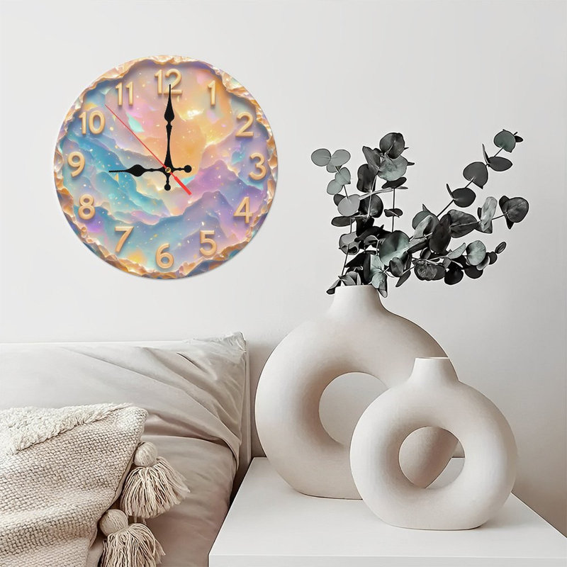 Horloge pastel avec chiffres dorés