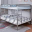 Lit double superposé double au-dessus de métal contemporain avec cadre argenté attaché à la configuration de la chambre à coucher