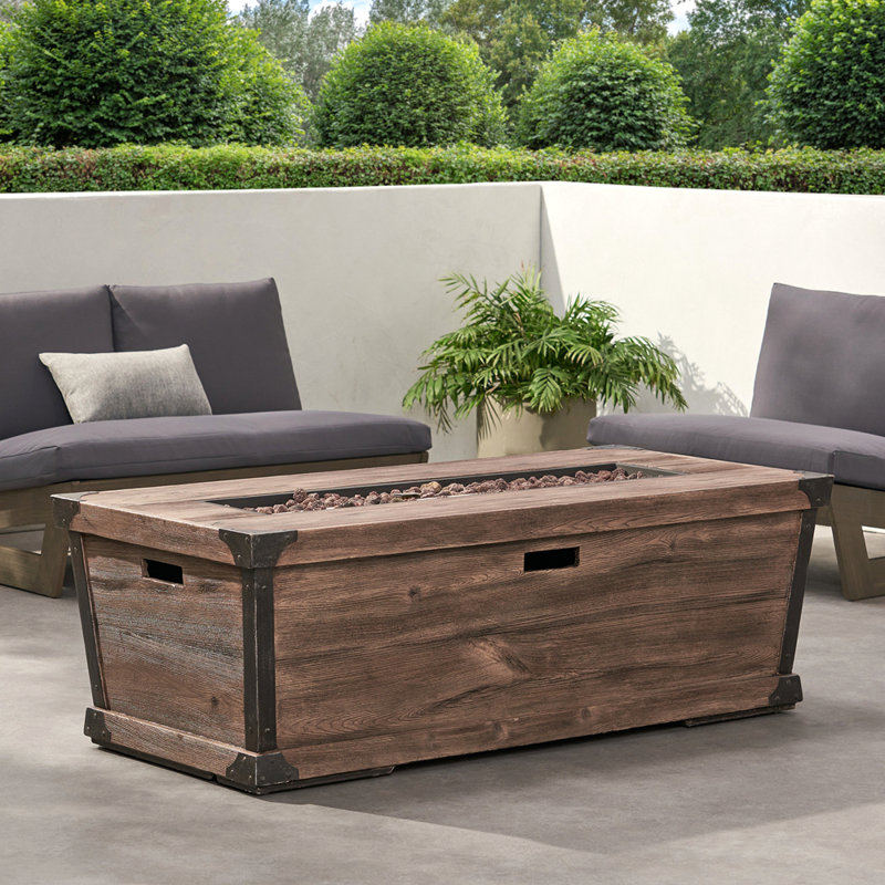 Table de foyer d'extérieur en béton pour terrasse, foyer rectangulaire à combustion au gaz de 56 pouces - 50 000 BTU, table de foyer à motif de bois, brun (couvercle de réservoir non inclus)