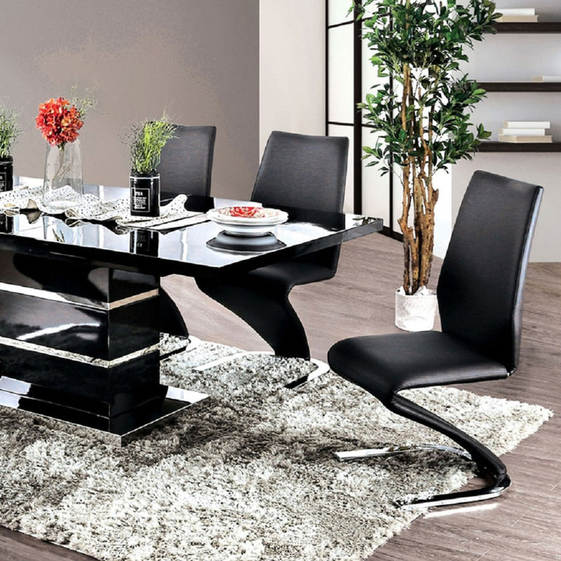 De 2 chaises rembourrées noires, finition, base en forme de Z, côté 2, fête