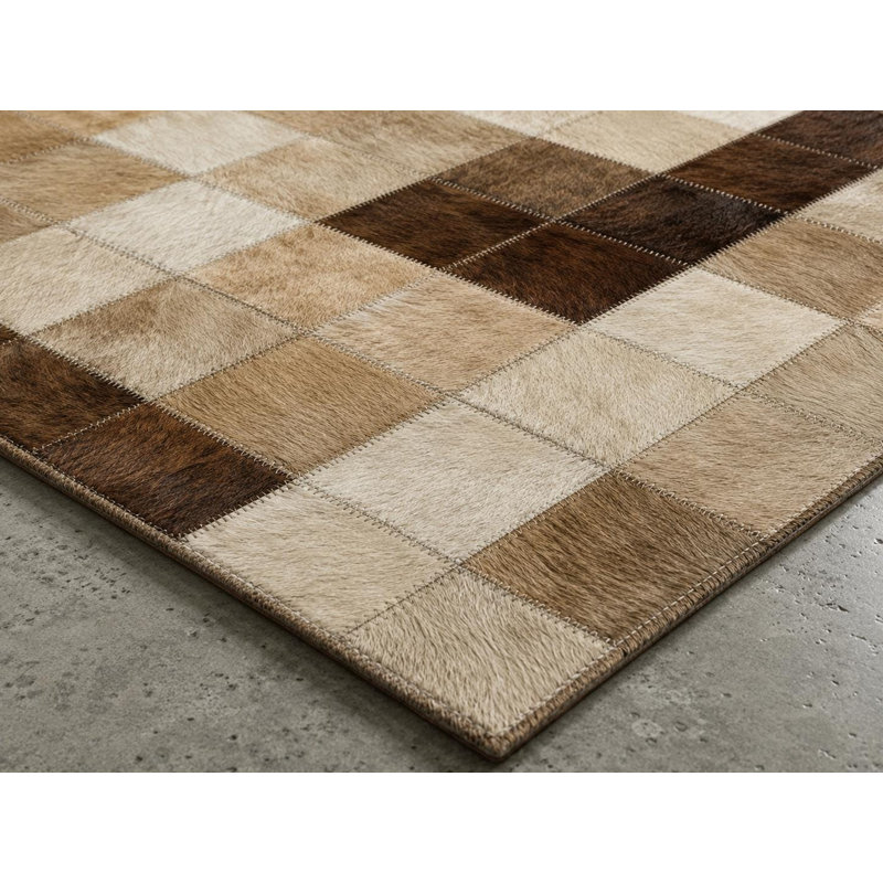 Tapis brun clair en cuir de vache patchwork, tapis en cuir géométrique, tapis de luxe moderne fait à la main, 3 x 5 pi