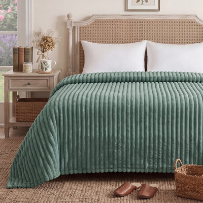 Bedsure Twin XL Flannel Fleece Blanket for Girls, 300 GSM Soft and Cozy Blanket for Dorm & Home Decor, Mallard Green, All-Season Gift