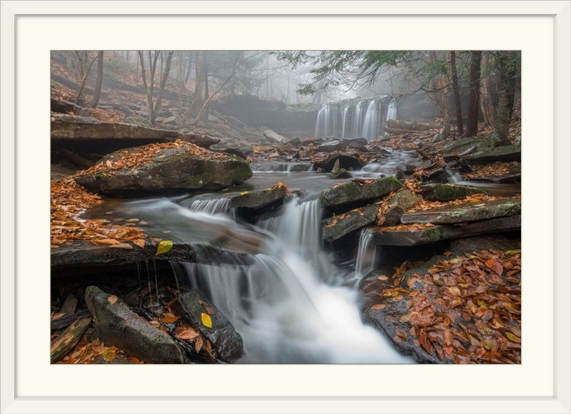 «Straub Morning Fog» par Nick Kalathas - reproduction de photo, Cadre noir, H 28 po x l 38 po x P 1 po