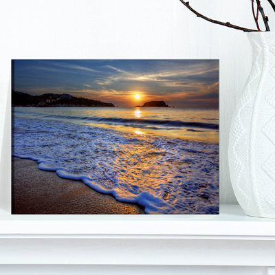 «Calm Seashore with Blue Waves», reproduction de photo sur toile tendue