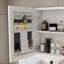 Armoire murale 1 porte et 2 tablettes en bois massif pour rangement dans la cuisine, salle de bain, buanderie, tablettes réglables
