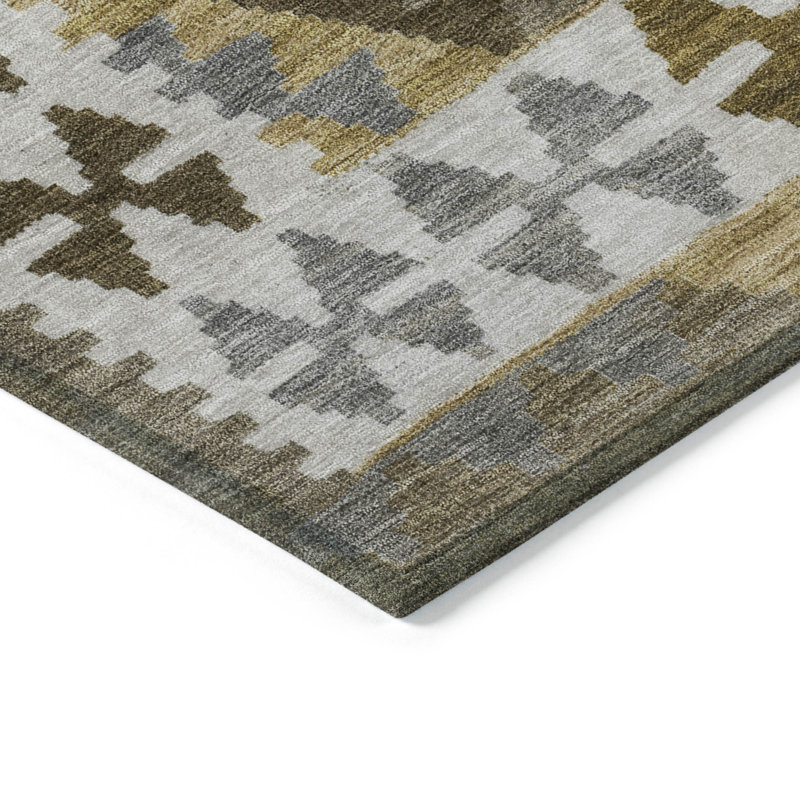 Tapis intérieur / extérieur brun lavable à la machine Xhevrie, Rectangle 1 pi 8 po x 2 pi 6 po