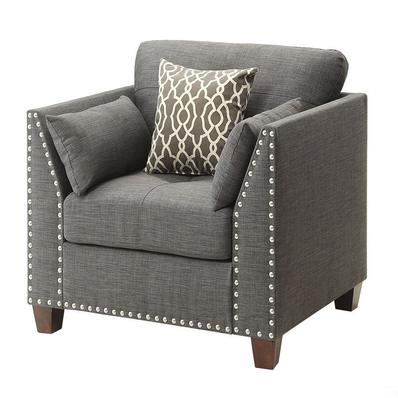 Chaise à accoudoirs évasés avec coussins décoratifs