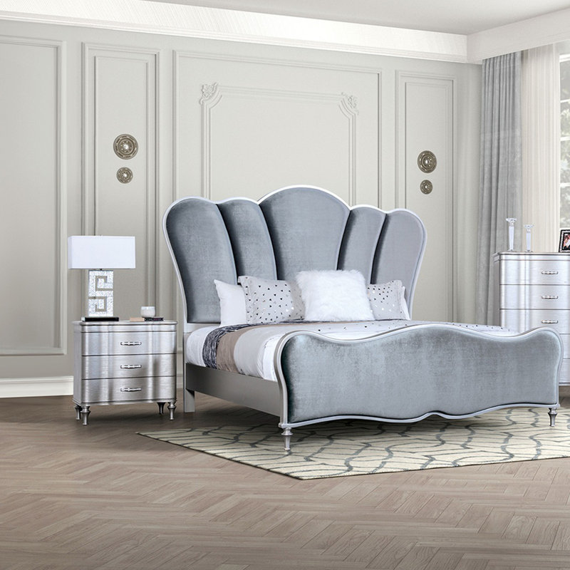Bedroom 3pc Set Bed 2x Nightstands Fabric Padded HB Wood Legs, Grand, Argent
