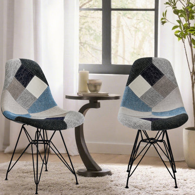 Chaise d'appoint bohème avec patchwork géométrique coloré, 46 cm de profondeur x 53 cm de largeur x 81 cm de hauteur, pieds en fer chromé, facile à assembler, idéale pour 2 personnes et confortable.