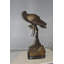 Statue en bronze de faucon sur une branche de Michaelson - Taille: L 15 po x l 15 po x H 28 po.