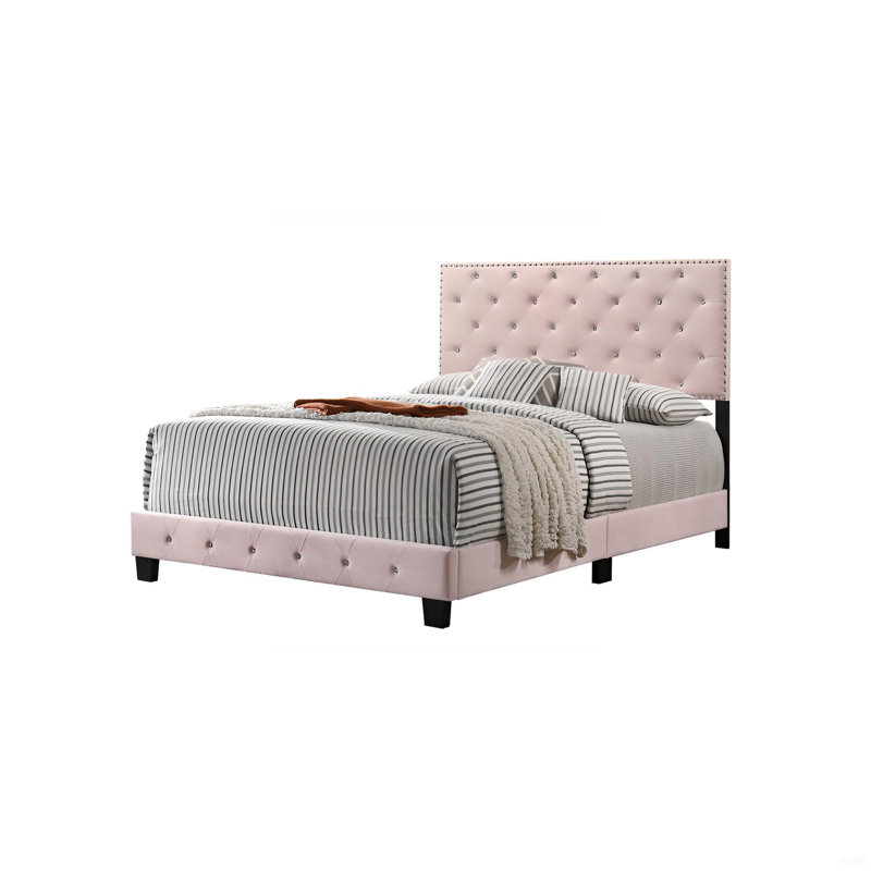 Un lit confortable et polyvalent avec une construction robuste et une conception transitionnelle pour une configuration de chambre sur mesure