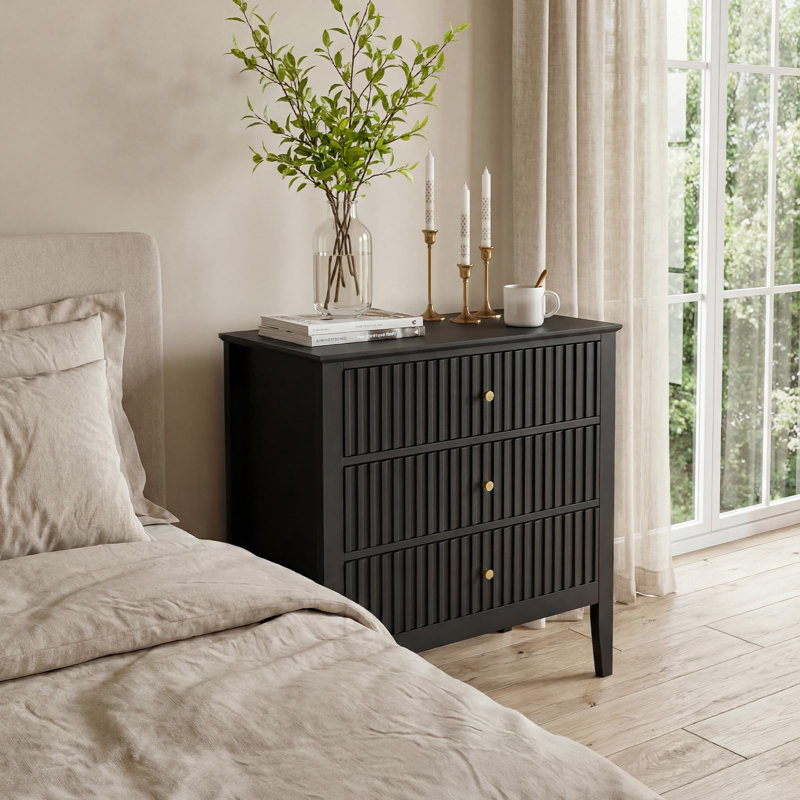 Commode 3 tiroirs cannelés, table de chevet en bois avec station de charge, table de chevet de 32 po de hauteur, Noir