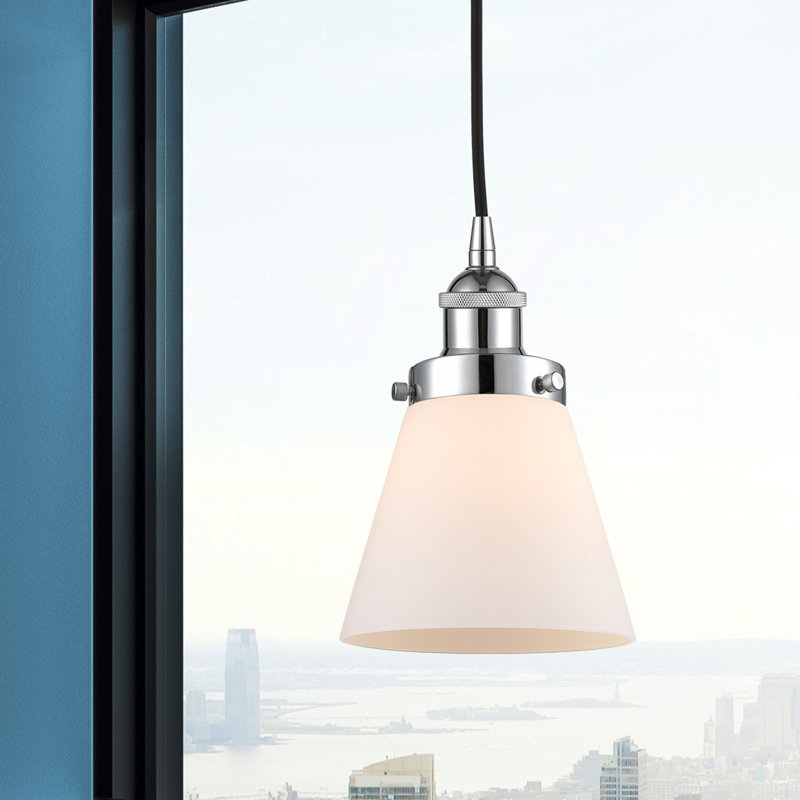 Mini-luminaire suspendu 1 lumière Cone, Blanc, H 9,5 po x l 6,25 po x P 6,25 po, Chrome poli