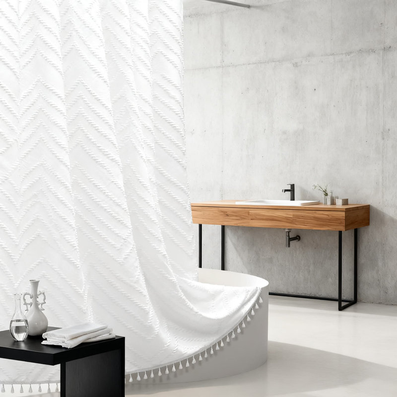 Tissu de rideau de douche en tissu texturé à motif de chevron texturé et imperméable avec pompons, Blanc