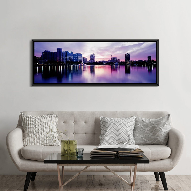 «Lake Eola in Orlando, Florida», reproduction de photo sur toile, H 24 po x l 72 po x P 1,5 po, Toile avec cadre noir