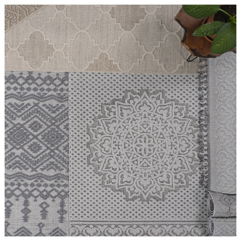 Tapis d'intérieur / extérieur blanc / gris 5X7 Guros Collection, Gris foncé, Rectangle 5 pi 3 po x 7 pi 6 po