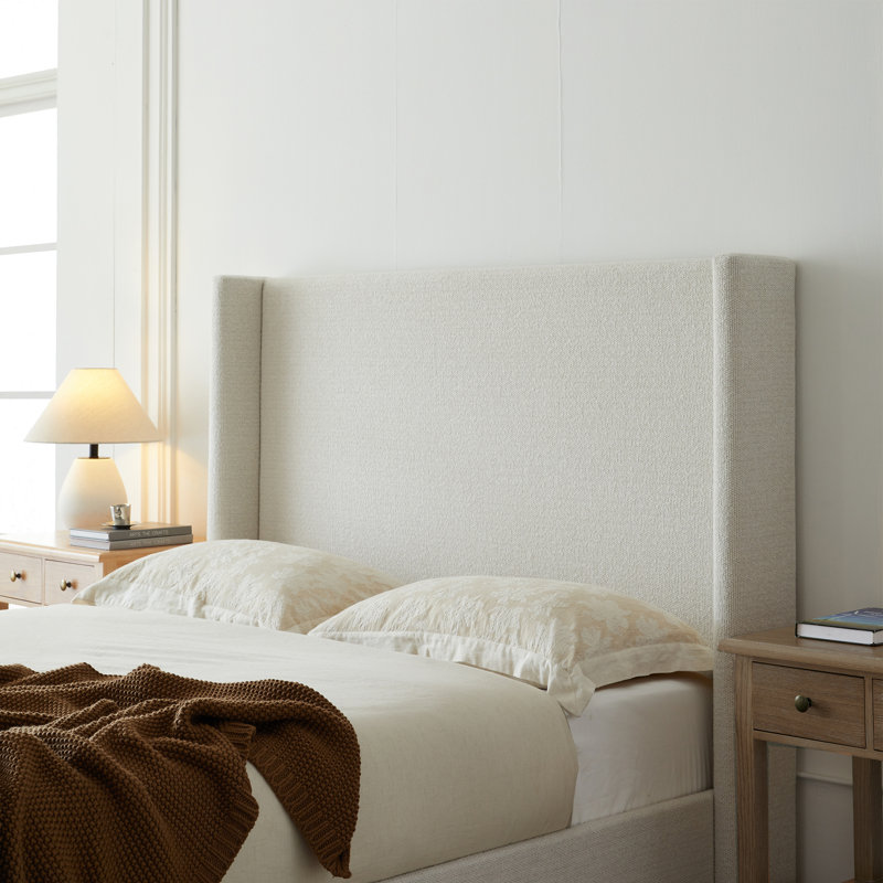 Lit à oreilles tapissier avec base en bois Hosford, Bouclé blanc crème, Lit double
