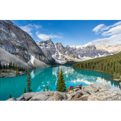 Moraine Lake at Sunrise by Onfokus