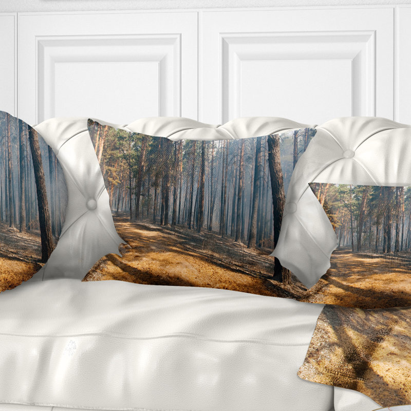 Feu dans la forêt avec flamme et fumée - coussin imprimé forêt, 18 po x 18 po, Coussin décoratif