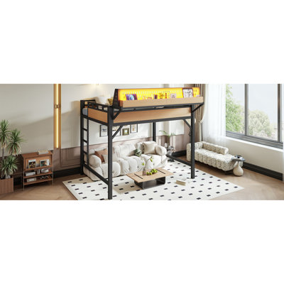 Structure de lit double pleine grandeur avec tablettes de rangement et panneau perforé, lit mezzanine en métal avec ports USB et lumières DEL, sécuritaire et robuste, naturel