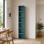 Grande bibliothèque d'angle avec six tablettes ouvertes pour un rangement et une présentation efficaces dans les espaces étroits-1714804299