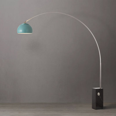 Lampe à arc moderne emblématique Mid-Century de 95 po de hauteur, corps en acier nickel satiné, abat-jour demi-dôme turquoise, base en marbre noir, à intensité variable