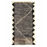 Tapis noir unique de 8 pi 8 po x 4 pi 6 po