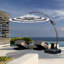 Parasol rayé en porte-à-faux 11 pi avec base Jakyrie