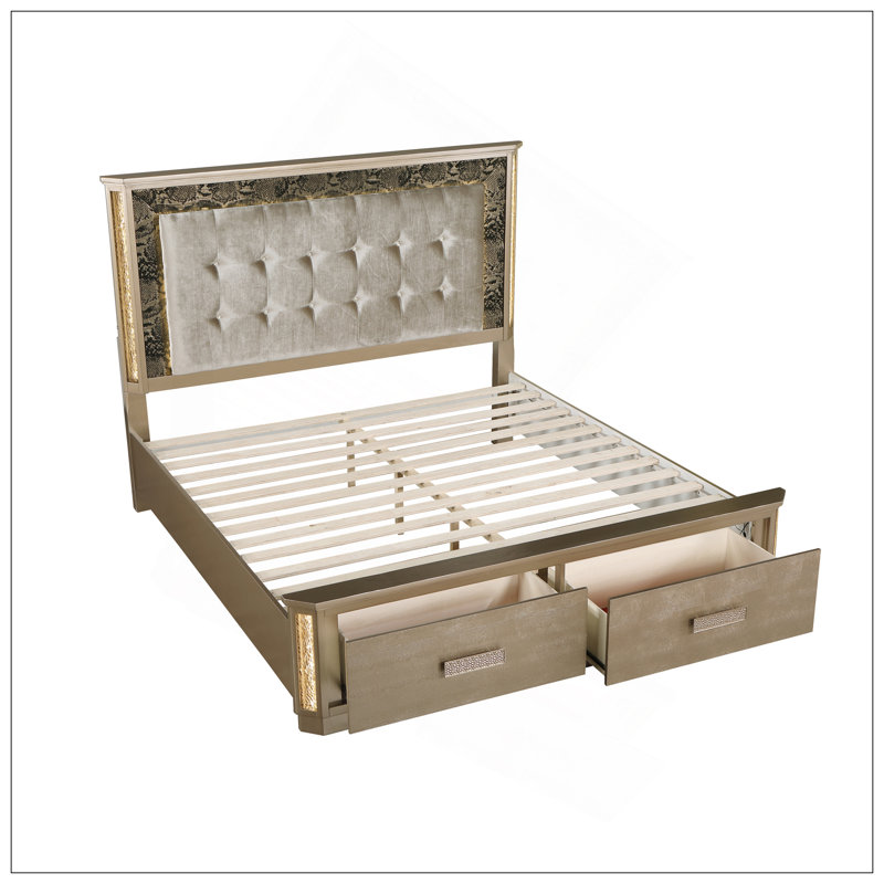 Grand lit en bois doré
