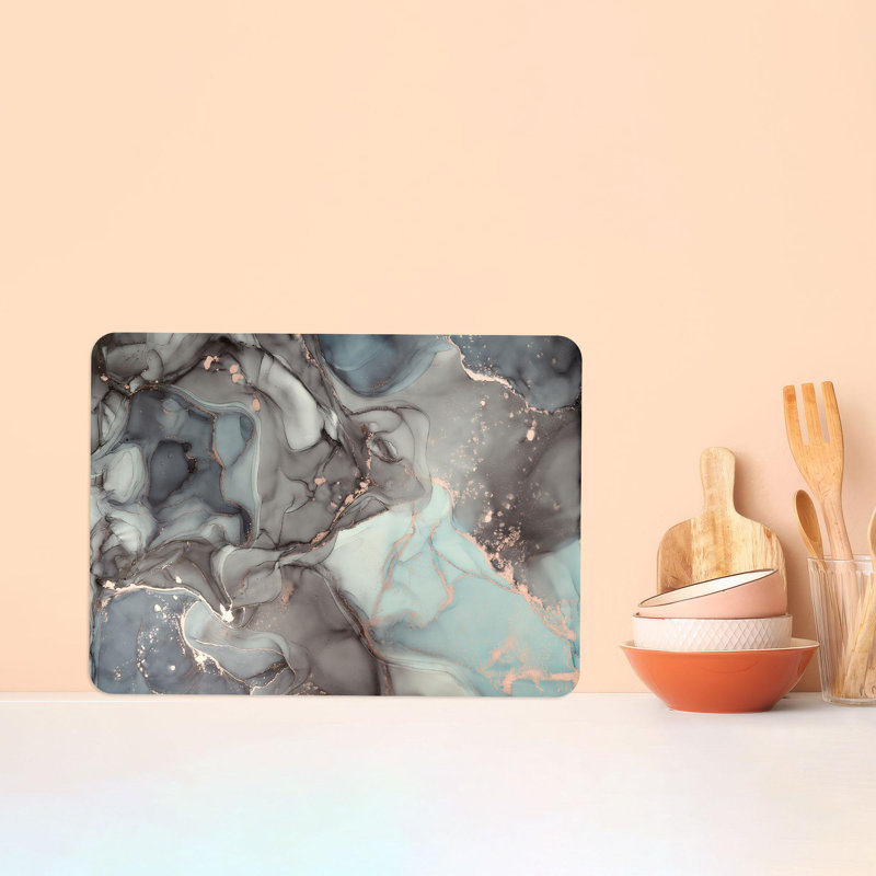 Planche à découper en verre bleue et grise avec détails argentés idéale pour les décors de cuisine contemporains
