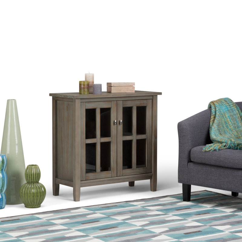Armoire de rangement transitionnelle en bois massif l 32 po Warm Shaker avec portes en verre trempé et tablettes réglables