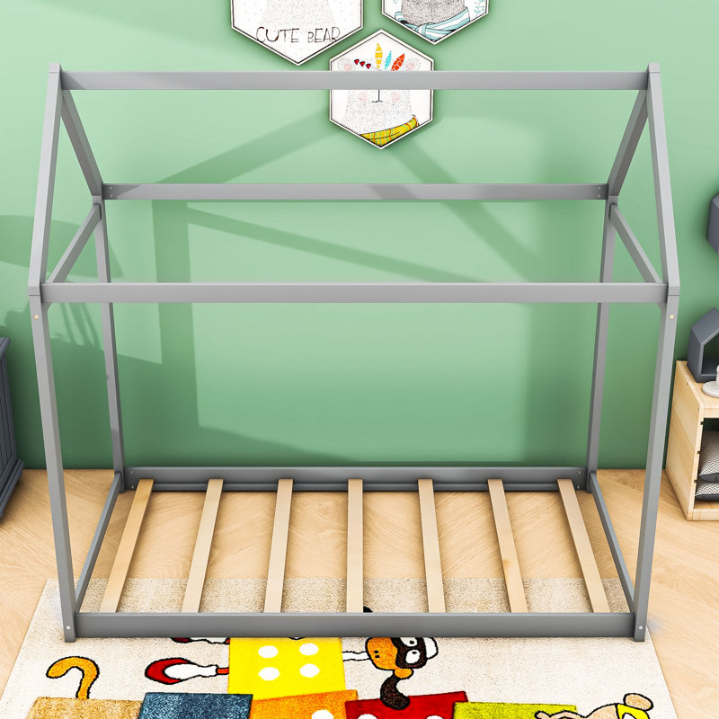 Lit simple en bois avec conception ludique et sécuritaire, Gris