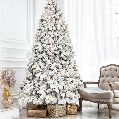 Arbre de Noël floqué de 4,5 pi, 250 lumières Ul, 24 branches de pin, branches enneigées, 498 pointes, structure à charnières, base - Arbre réaliste pour les fêtes à la maison