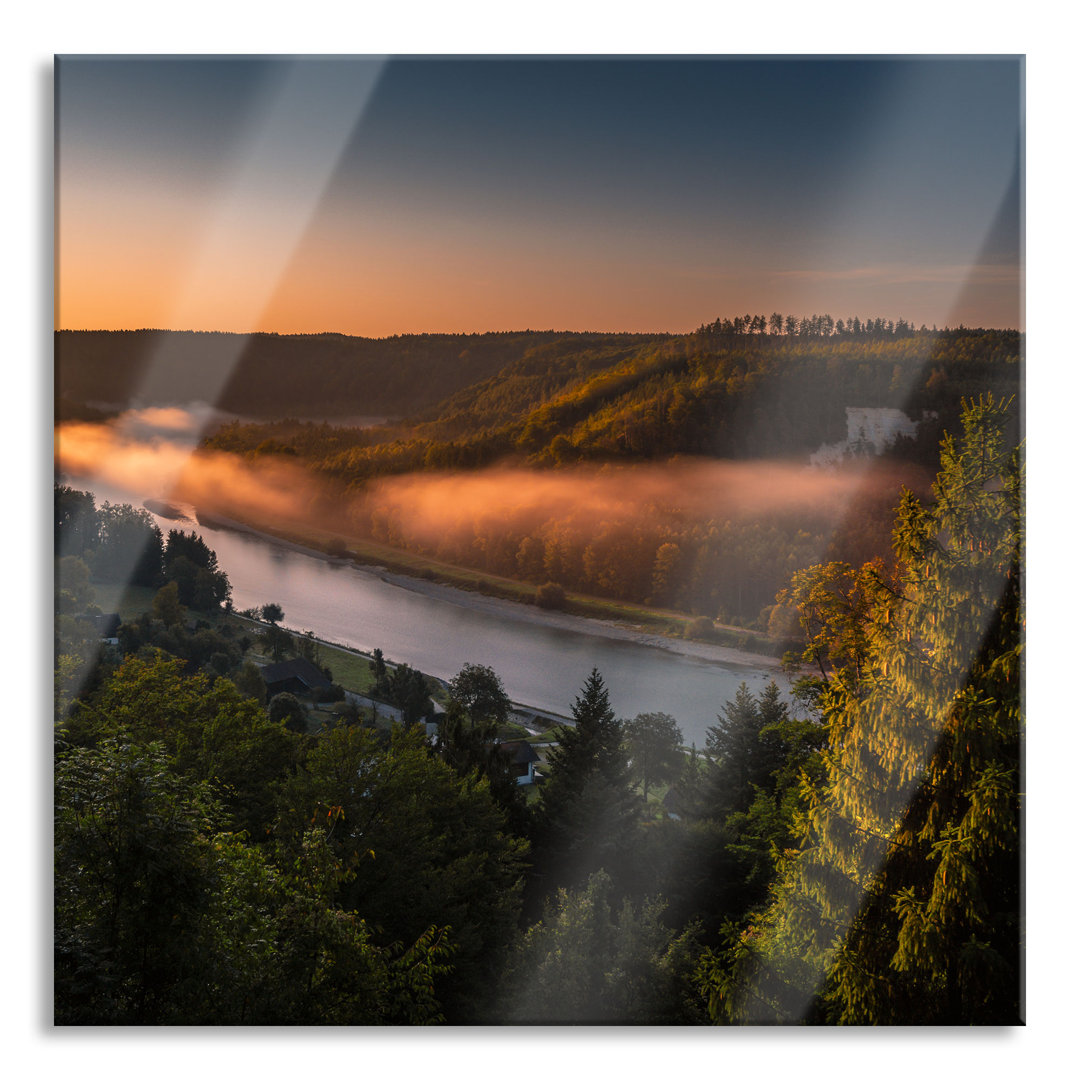 Glasbild Nebel über Fluss in Waldlandschaft