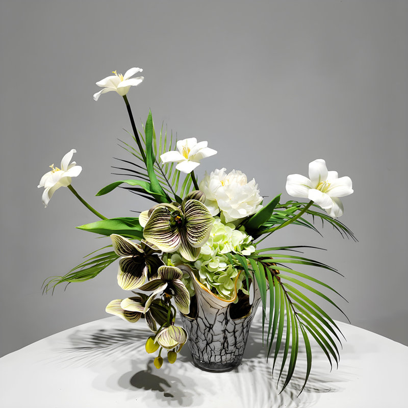 Ornements de fleurs simulées