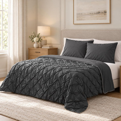 Elegant Pintuck Cooling Comforter–Lightweight & Breathable