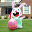 Lapin de Pâques avec œuf gonflable
