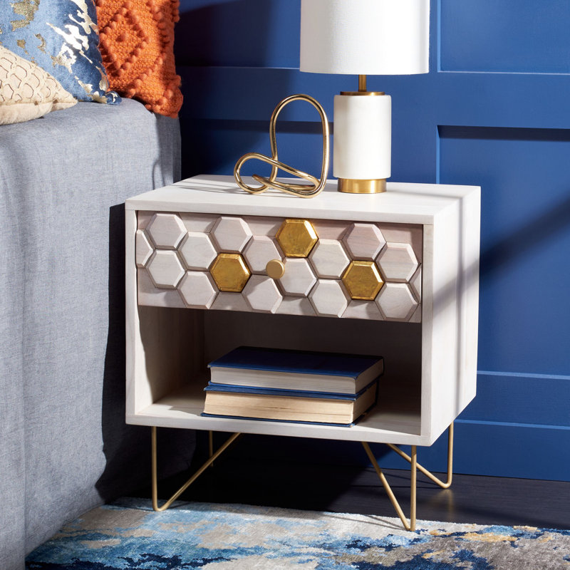 Élégante table de chevet l 19,1 po en noyer Kershaw - Design contemporain élégant avec tiroir sculpté et laiton, Blanc délavé